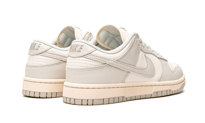 dunk-low-light-bone-sneakee-store