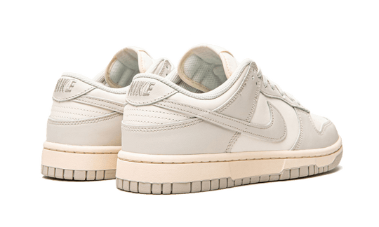 dunk-low-light-bone-sneakee-store