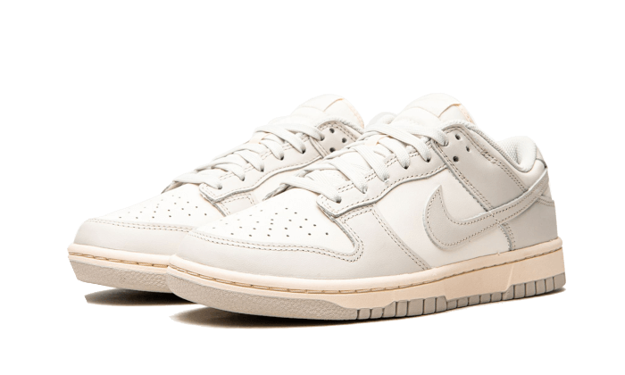 dunk-low-light-bone-sneakee-store