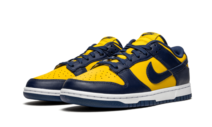 dunk-low-michigan-sneakee-store