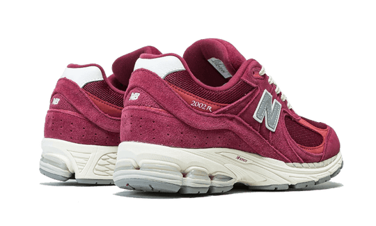 2002r-suede-pack-red-wine-sneakee-store