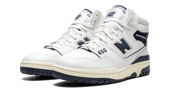 650r-aim-leon-dore-white-navy-sneakee-store