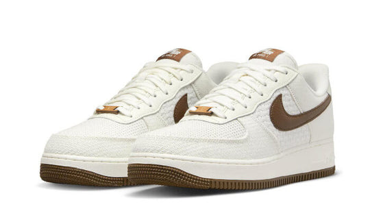 air-force-1-low-snkrs-day-5th-anniversary-sneakee-store