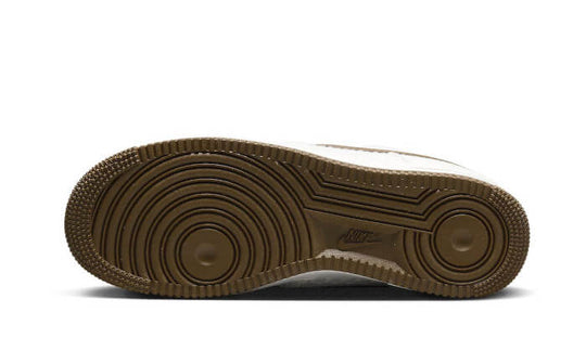 air-force-1-low-snkrs-day-5th-anniversary-sneakee-store
