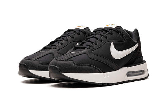 air-max-dawn-black-white-sneakee-store