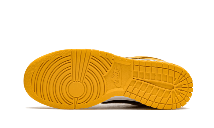 dunk-low-goldenrod-sneakee-store