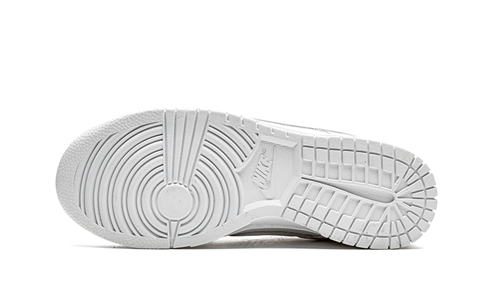 dunk-low-triple-white-2021-sneakee-store