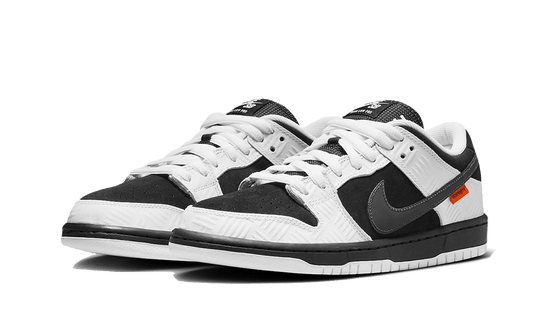 sb-dunk-low-tightbooth-sneakee-store