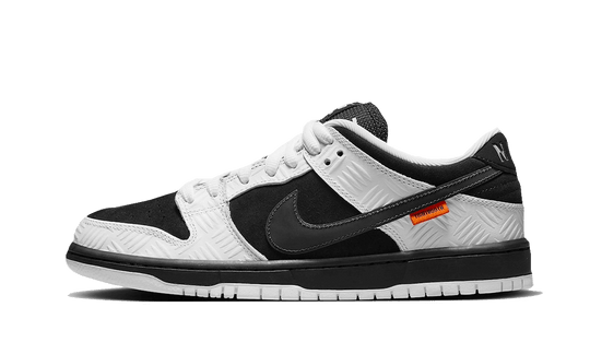 sb-dunk-low-tightbooth-sneakee-store