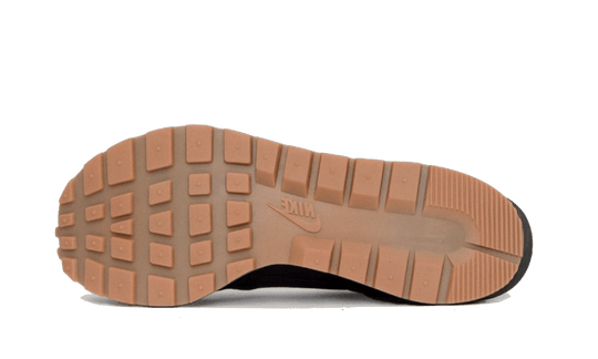 vaporwaffle-sacai-black-gum-sneakee-store