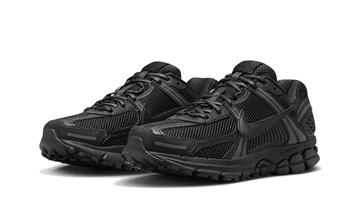 vomero-5-triple-black-sneakee-store