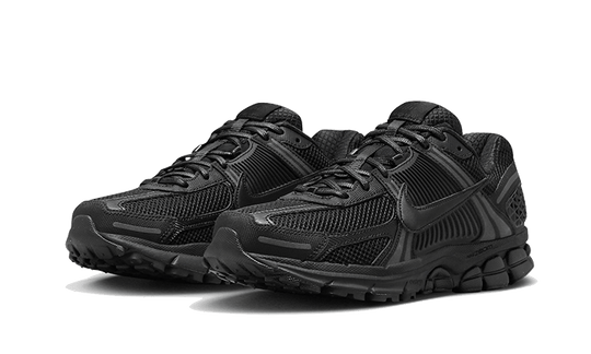 vomero-5-triple-black-sneakee-store