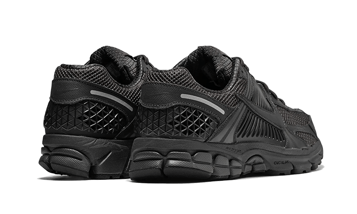 vomero-5-triple-black-sneakee-store