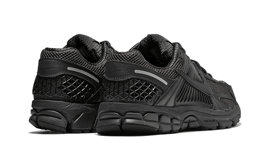 vomero-5-triple-black-sneakee-store