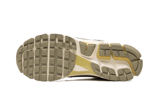 zoom-vomero-5-light-bone-medium-olive-sneakee-store