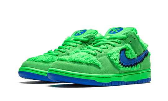 sb-dunk-low-grateful-dead-bears-green-sneakee-store