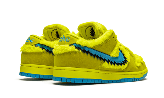 sb-dunk-low-grateful-dead-bears-yellow-sneakee-store