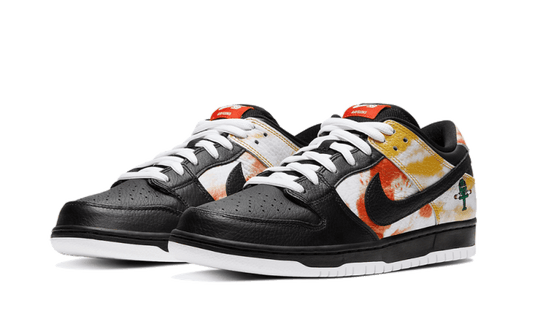 sb-dunk-low-raygun-tie-dye-home-sneakee-store