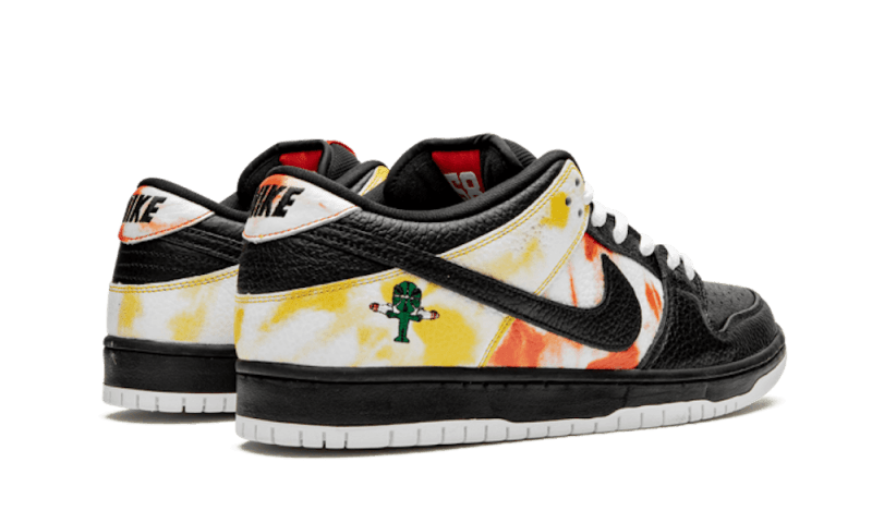 sb-dunk-low-raygun-tie-dye-home-sneakee-store