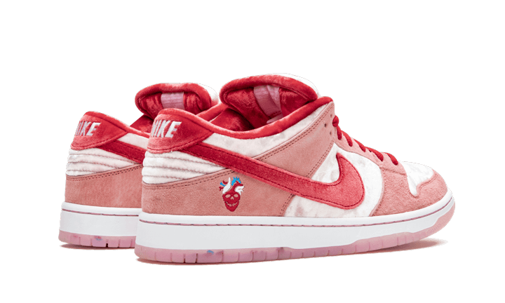 sb-dunk-low-strangelove-sneakee-store