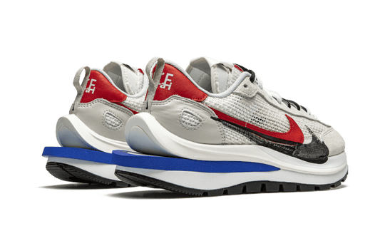 vaporwaffle-sacai-sport-fuchsia-game-royal-sneakee-store
