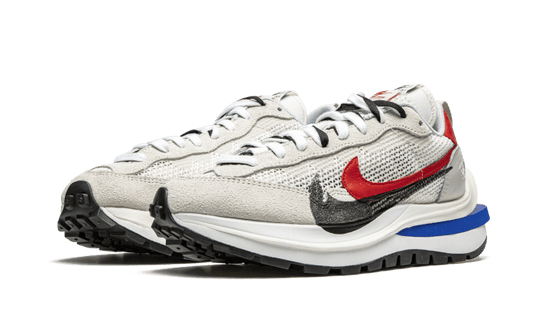 vaporwaffle-sacai-sport-fuchsia-game-royal-sneakee-store