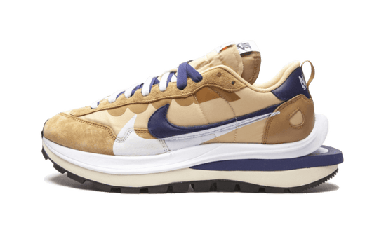 vaporwaffle-sacai-tan-navy-sneakee-store