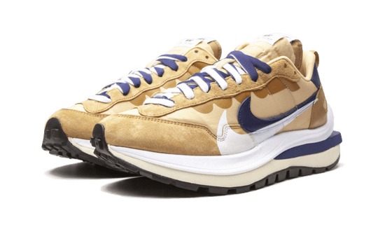 vaporwaffle-sacai-tan-navy-sneakee-store