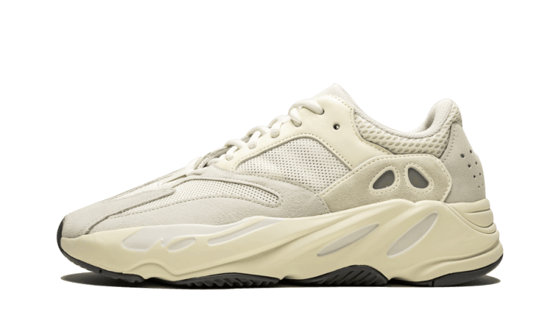 yeezy-700-analog-sneakee-store
