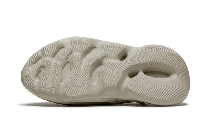 yeezy-foam-rnnr-sand-sneakee-store