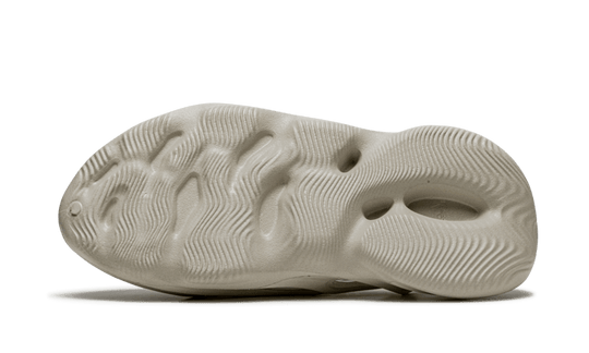 yeezy-foam-rnnr-sand-sneakee-store